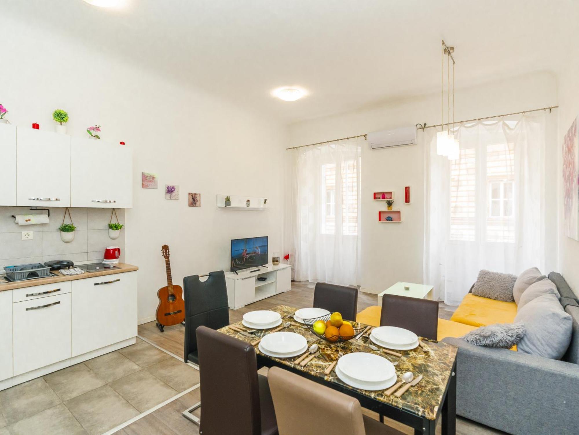 Apartment Lucija & Katia